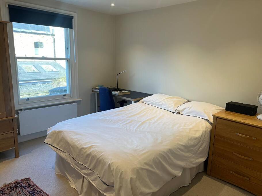 Four Bedroom Modern Victorian Wandsworth House ロンドン エクステリア 写真