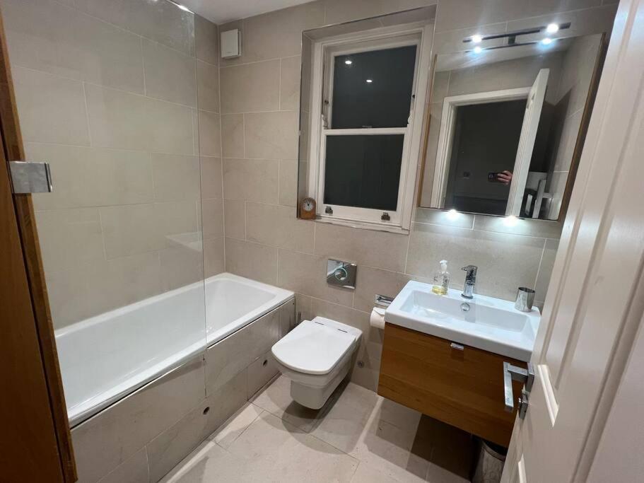 Four Bedroom Modern Victorian Wandsworth House ロンドン エクステリア 写真