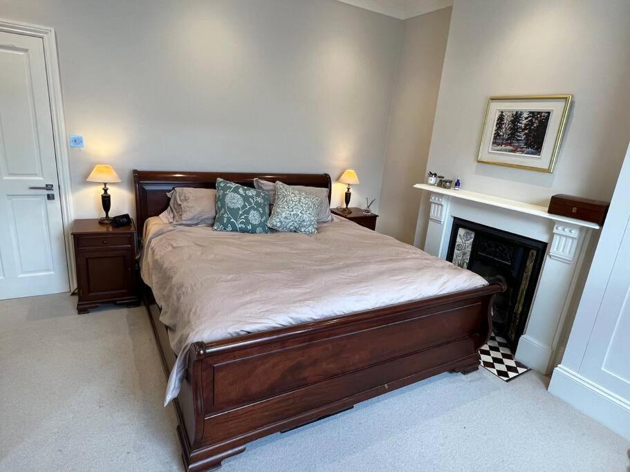 Four Bedroom Modern Victorian Wandsworth House ロンドン エクステリア 写真