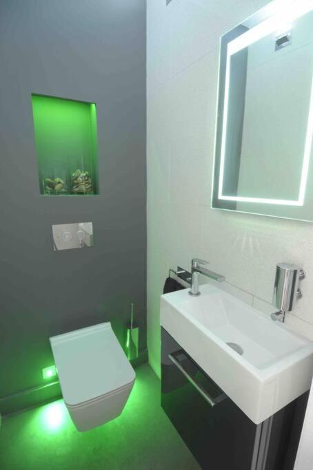 Four Bedroom Modern Victorian Wandsworth House ロンドン エクステリア 写真